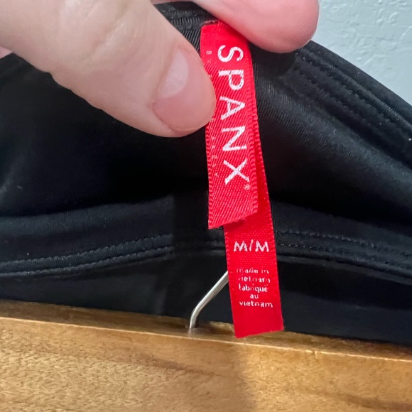 SPANX Faux Leather Liquid Leggings Medium - Picture 3 of 6